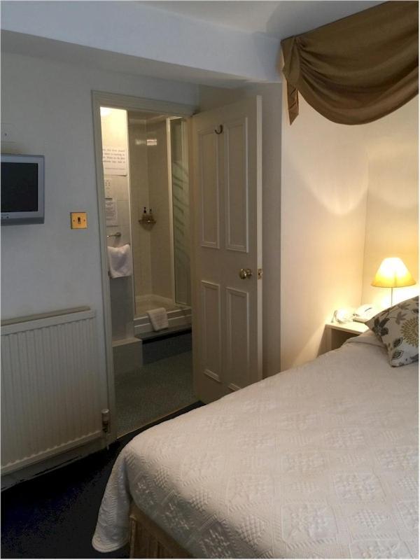 Bath Place 3*